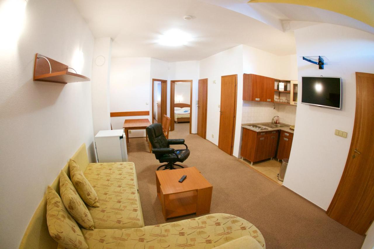 Apartmany Biela Put 17 - 18 デマノブスカ・ドリーナ エクステリア 写真