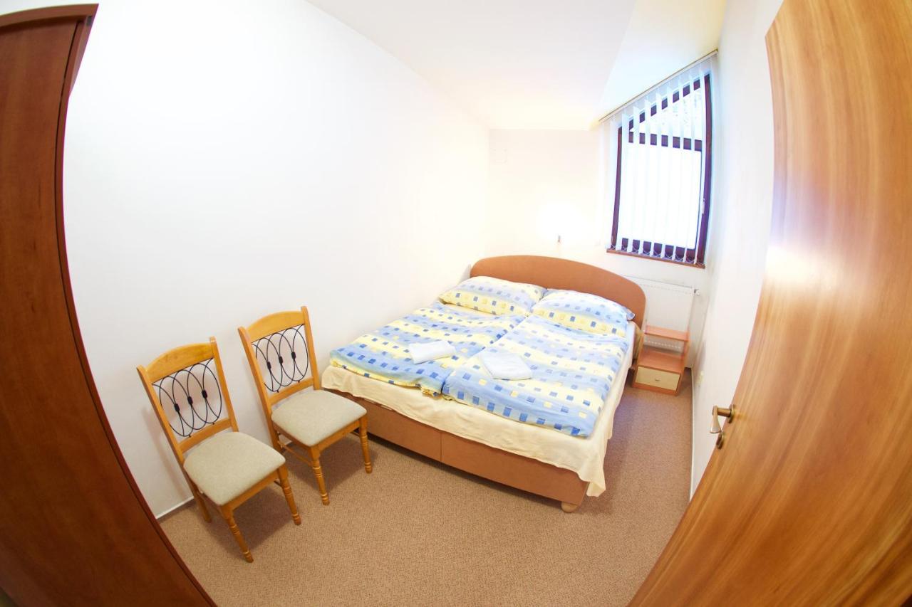 Apartmany Biela Put 17 - 18 デマノブスカ・ドリーナ エクステリア 写真