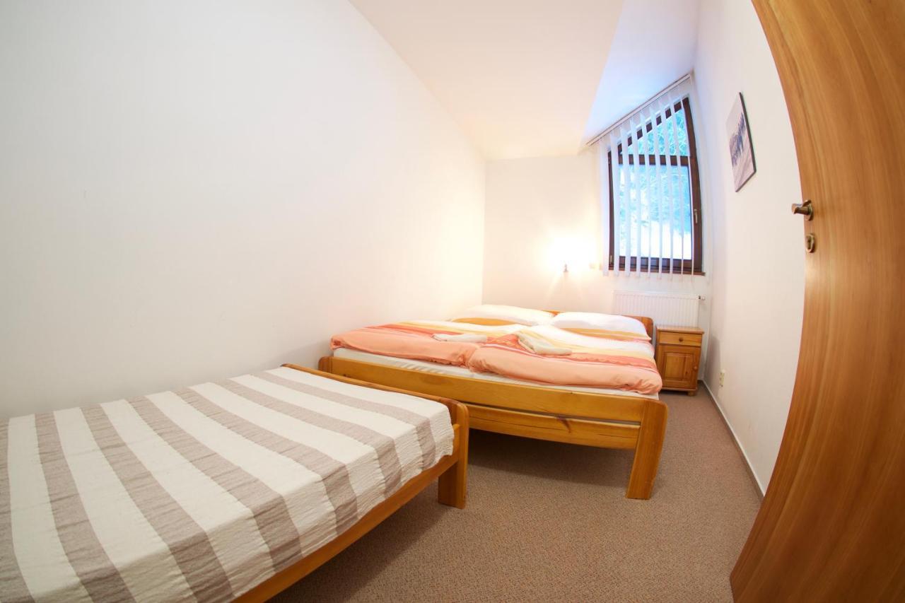 Apartmany Biela Put 17 - 18 デマノブスカ・ドリーナ エクステリア 写真