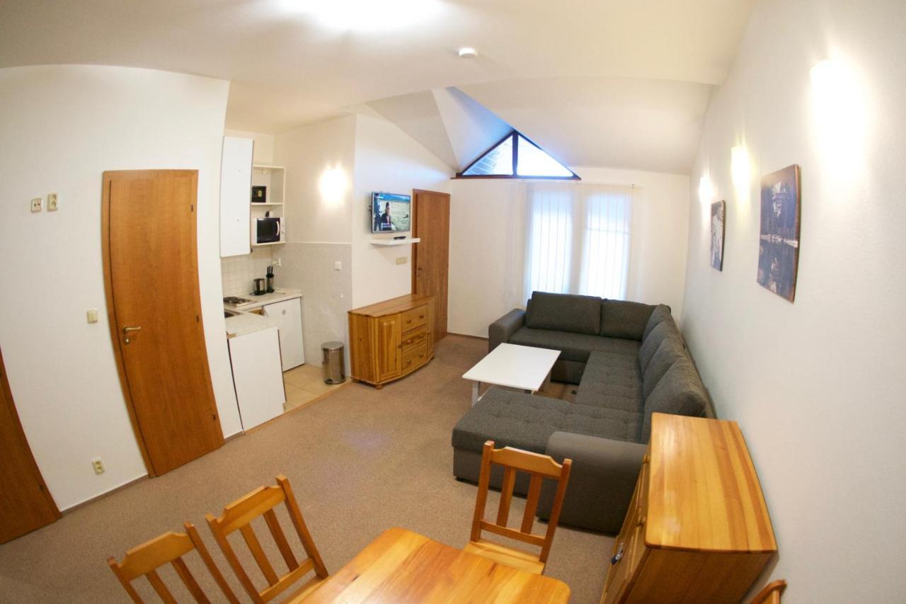 Apartmany Biela Put 17 - 18 デマノブスカ・ドリーナ エクステリア 写真